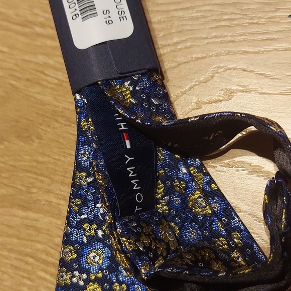 Tommy Hilfiger - Flower Pattern Bow Tie - Picture 6 of 7